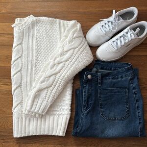 ⛄️H&M Divided brand ivory cable knit sweater. Size S.